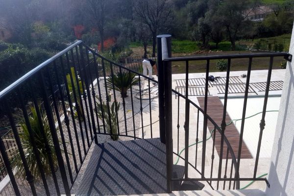 escalier-colimacon-vence-31D36456E-93F6-592F-478D-48872A26CD87.jpg